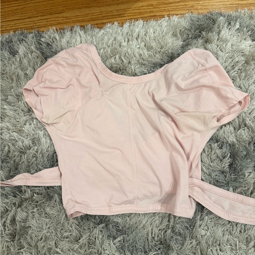 Lululemon cropped tee